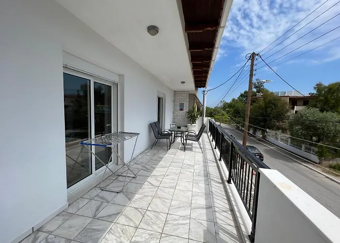 White - Town * Λιμένας