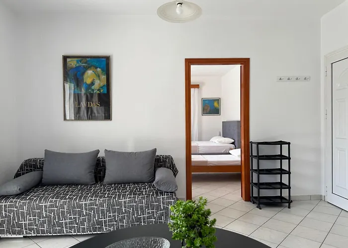 White - Town * Λιμένας