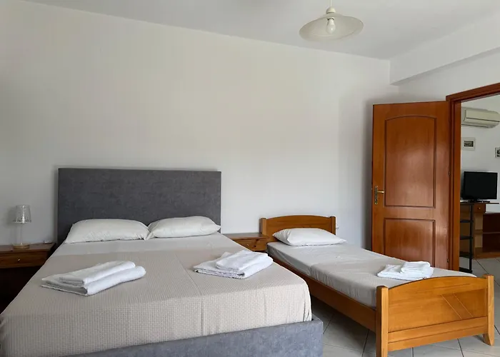 White - Town Λιμένας